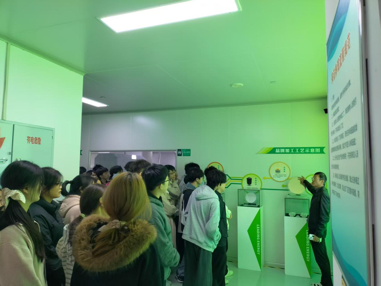 走出课堂悟实践，校企携手启新程——物电学院电科与光电专业进行认知见习活动